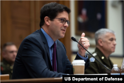 존 플럼 미 국방부 우주정책 담당 차관보