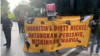 Aksi yang dilakukan oleh koalisi masyarakat sipil digelar di depan pintu masuk acara konferensi mineral kritis Indonesia 2024 yang berlangsung dari 11-13 Juni 2024 di Hotel Mulia, Senayan, Jakarta. (Foto: VOA/Ghita Intan)