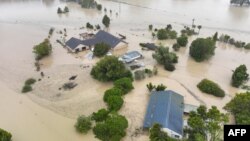 新西兰飓风加布里埃尔引发的洪水淹没了内皮尔市附近的房屋。（2023年2月14日）