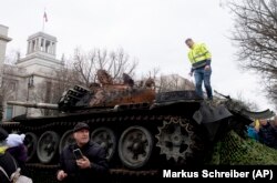 CORRECTION Russia Ukraine War Global Reaction