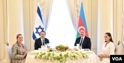 Azerbaijani President Ilham Aliyev and first lady Mehriban Aliyeva host a lunch in honor of Israeli President Isaac Herzog and first lady Michal Herzog in Baku, Azerbaijan, on May 30, 2023 (President.az via VOA)