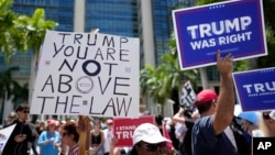 Donald Tramp tarafdorlari va unga qarshilar Mayamida federal sud oldida namoyishda, 13-iyun, 2023 