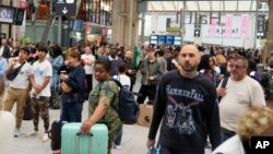 Нападите доведоа до откажувања и одложувања на патување во период на летни одмори кога сообраќајот е многу голем