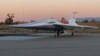 NASA-in supersonični avion X-59 nalazi se ispred Lockheed Martinovog Skunk Works pogona u Palmdaleu u Kaliforniji.