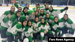 تیم ملی هاکی روی یخ زنان ایران.آرشیو