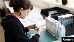 Production Executive Lilly Ellis puts labels on jars in Hove, Britain, April 18, 2023. Four-day work weeks improved Spanish workers' health by lowering stress, reducing fuel emissions, and benefiting children, a pilot program showed on Tuesday. 