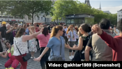 رقص گروهی ایرانیان پس از خبر مرگ ابراهیم رئیسی