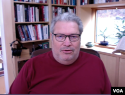 布鲁金斯研究所资深研究员罗伯特·卡根接受美国之音记者斯洋专访视频截图