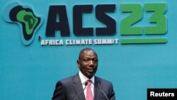 Rais wa Kenya William Ruto akiwahutubia wajumbe wakati wa wa Mkutano wa Kilele wa Hali ya Hewa barani Afrika (ACS) 2023 unaoendelea huko Nairobi, Kenya, Septemba 4, 2023. Picha na REUTERS/Moniah Mwangi