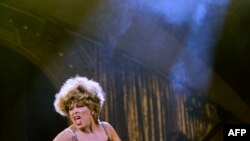 FILES-ENTERTAINMENT-MUSIC-US-SWITZERLAND