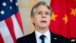 ARHIVA - Američki državni sekretar Entoni Blinken na sastanku sa kineskim šefom diplomatije Vang Jiem u Baliju (Foto: Stefani Reynolds/Pool Photo via AP)
