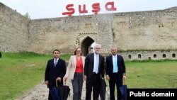 ABŞ-ın Azərbaycandakı səfiri Mark Libby və xanımı Danusia ilə birlikdə Füzuli və Şuşa şəhərlərinə səfər edib. (Foto : ABŞ-ın Azərbaycandakı səfirliyi)