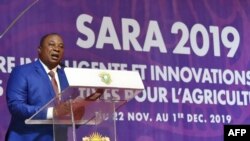 Le ministre ivoirien de l'Agriculture et du Développement rural, Kobenan Kouassi Adjoumani prononce un discours le 22 novembre 2019 à Abidjan, lors de l'ouverture de la 5e édition du Salon international de l'agriculture et des ressources animales
