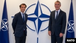 ხავიერ კოლომინა და ნატოს გენერალური მდივანი იენს სტოლტენბერგი