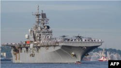 ناو «یو‌اس‌اس باتان» در بندر نیویورک - آرشیو