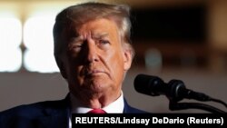 រូបឯកសារ៖ អតីតប្រធានាធិបតីសហរដ្ឋអាមេរិកនិងបេក្ខជនប្រធានាធិបតីនៃគណបក្សសាធារណរដ្ឋ លោក Donald Trump ថ្លែងនៅក្នុងយុទ្ធនាការមួយ នៅក្រុង Erie នៃរដ្ឋ Pennsylvania កាលពីថ្ងៃទី ២៩ ខែកក្កដា ឆ្នាំ ២០២៣។ 