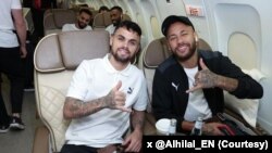 نیمار (راست)‌ ستاره برزیلی باشگاه الهلال عربستان - عکس از حساب توئیتری باشگاه الهلال