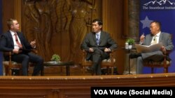 余茂春 VS 黄亚生10月3日在蒸汽船研究所就“中美学术交流：是否风险大于收益“ 进行辩论。