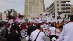 Türkiyəli baytarlar Ankarada aksiya keçirərək tələblərini səsləndirdilər