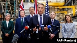 Wakil Perdana Menteri Australia Richard Marles berbicara kepada media di Adelaide, Australia 22 Maret 2024. (Foto: AAP Image/Matt Turner via REUTERS)