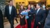 Presiden Honduras Xiomara Castro berjalan setelah tiba di bandara Shanghai atas undangan Presiden China Xi Jinping, di Shanghai, China, 8 Juni 2023. (Foto: via Reuters)