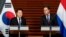 네덜란드를 국빈방문한 윤석열 한국 대통령이 13일 마르크 뤼터 네덜란드 총리와 회담에 이어 공동기자회견을 했다.