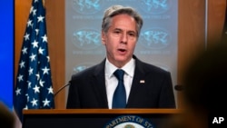 Arhiva - Državni sekretar Entoni Blinken tokom razgovora sa medijima u Stejt dipartmentu, 15. avgusta 2023.