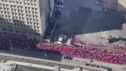 Tramp krivi migrante za kriminal, Bajden za kontrolu oružja i provere biografije