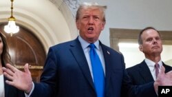 Поранешниот американски претседател би можел да ја изгуби контролата врз некои од неговите ценети имоти