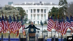 Mantan Presiden AS Donald Trump saat berbicara kepada para pendukungnya dalam sebuah aksi massa di Washington pada 6 Januari 2021. (Foto: AP/Jacquelyn Martin)