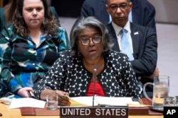 24일 린다 토머스-그린필드 유엔 주재 미국대사 유엔 안전보장이사회에서 핵무기 우주 배치 금지 결의안에 대한 연설을 진행하고 있다.