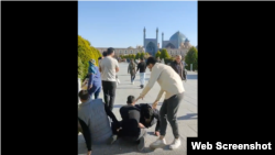 درگیری با یک «آمربه معروف» در میدان «امام» اصفهان