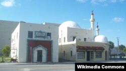 Salah satu bangunan bergaya Timur Tengah di Opa-locka, Florida (courtesy: Wikipedia).