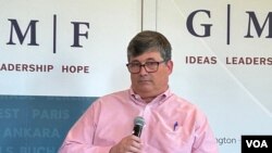 美国国务院东亚及太平洋事务局副助理国务卿及中国事务协调员马克·兰伯特在德国马歇尔基金会发表讲话。(2024年4月29日，美国之音锺辰芳拍摄)