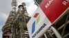 FILE: Kilang minyak raksasa milik Pertamina unit IV di Cilacap, Jawa Tengah, 13 Januari 2016. (REUTERS/Darren Whiteside)