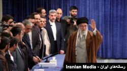 علی خامنه‌ای