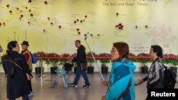 资料照片: 北京举办的一带一路展览会上展示的一带一路地图（2019年4月29日）