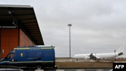 طیارهٔ متوقف شدهٔ حامل شهروندان هند در فرانسه 