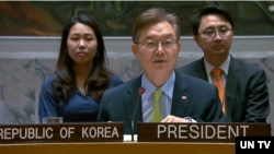 황준국 대사가 28일 북러 무기 거래 문제를 논의하기 위해 열린 안보리 공개회의에서 발언하고 있다.