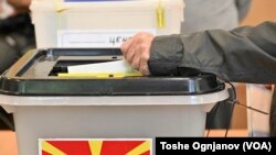 Според аналитичарите, домашните политичари сакаат да ги држат конците вечно. Фото: Парламентарни избори и Претседателски избори втор круг, 8ми мај, 2024