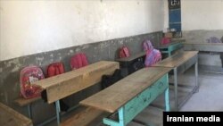 İranda bir köhnə tikili məktəbin sinif otağı
