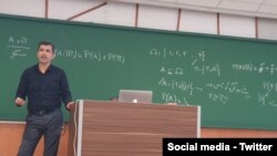 علی شریفی زارچی، استاد اخراجی دانشگاه شریف