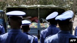 Le Sénégal est frontalier de pays réputés être des zones de transit pour les drogues produites en Amérique latine en direction de l'Europe.