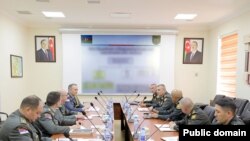 Azərbaycan və Serbiya Müdafiə nazirliklərinin nümayəndə heyəti arasında işçi görüşü keçirilib (Foto: Azərbaycan Müdafiə Nazirliyi)