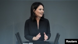 این مقام حکومت آلمان بر پشتیبانی کشورش از مردم افغانستان به ویژه زنان  تاکید کرده است.