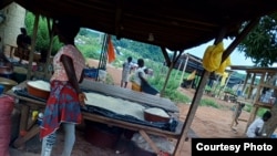 Préparation de repas en Côte d'Ivoire.