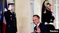 Perdana Menteri Andorra Xavier Espot Zamora tiba di acara makan malam dalam Forum Perdamaian Paris yang digelar di Istana Elysee di Paris, Prancis, pada 11 November 2022. (Foto: Reuters/Gonzalo Fuentes)