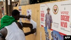 Parmi les requérants figurent des partis d'opposition, ils demandent à la Cour de justice de la Cedeao de "condamner la République du Togo" pour avoir changé de Constitution.