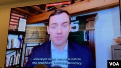 美国众议院美国与中国共产党战略竞争特设委员会主席麦克·加拉格尔在华盛顿全球台湾研究中心发表讲话。(2024年4月10日，美国之音锺辰芳拍摄)