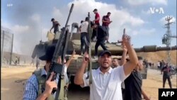 اسرائیل کے جنوبی حصے میں حماس کے کارکن حملے کے دوران نعرے لگا رہے ہیں۔ 7 اکتوبر 2023